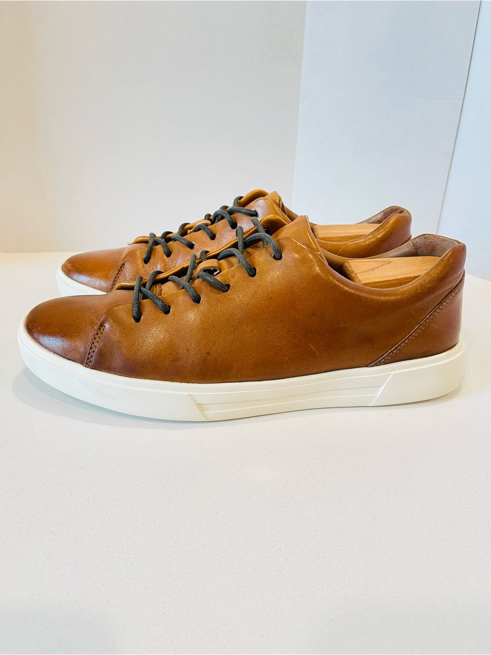 Clarks Men's Leather Sneakers in Brown with White Sole Size 9
